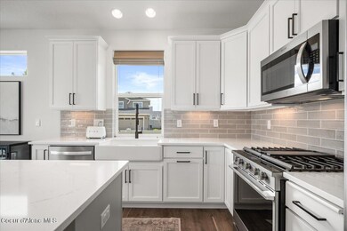 06-2134 W Malad Ave-017