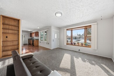 1048 Clifton St NE, Cedar Rapids, IA 52402 - photo 4