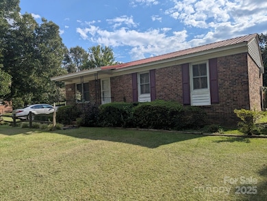 561 Craig Cir, Bennettsville, SC 29512 - photo 2