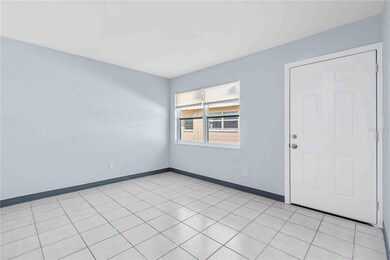 140 112th Ave N unit 4, St. Petersburg, FL 33716 - photo 4