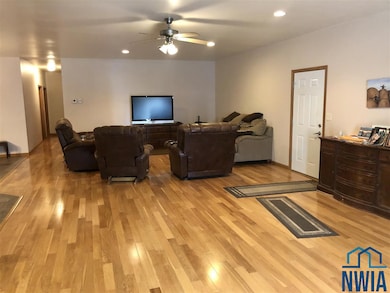 409 E Rose St, Elk Point, SD 57025 - photo 5