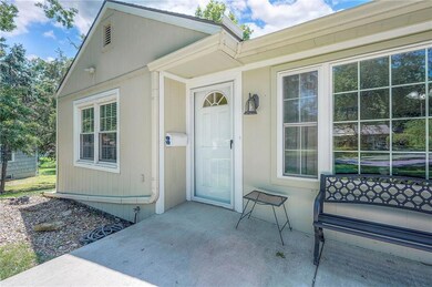 10907 Sharon Ln, Shawnee, KS 66203 - photo 4