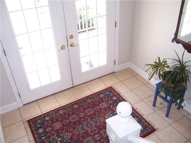 Entry/Foyer.