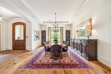 Perfect for entertaining in an elegant or casual s
