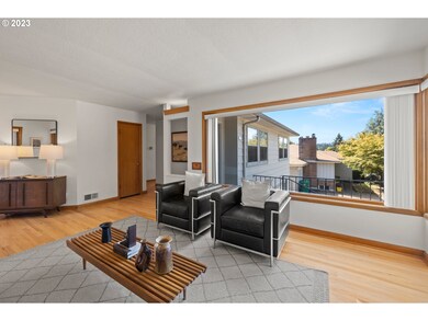 Living Room/Entrance
