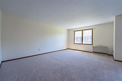 146 N Twin Oaks Terrace, South Burlington, VT 05403 - photo 3