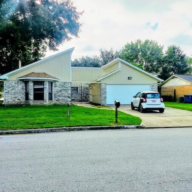 2103 Spruce Dr, Rosenberg, TX 77471 - photo 2