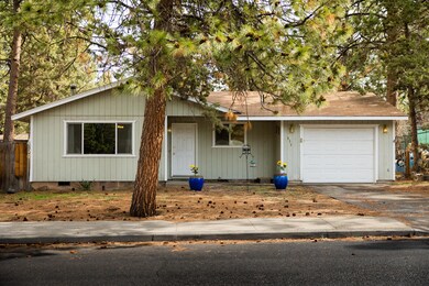836 SE Douglas St 2 of 18