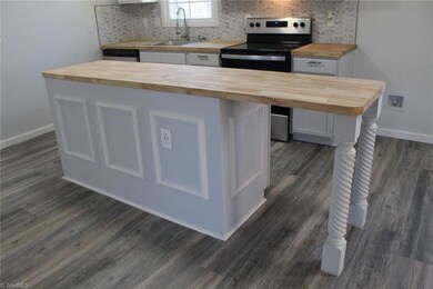 520 Staples St, Reidsville, NC 27320 - photo 7