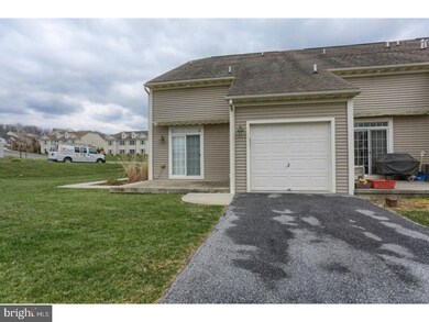 302 Emerald Ln, Reading, PA 19610 - photo 3