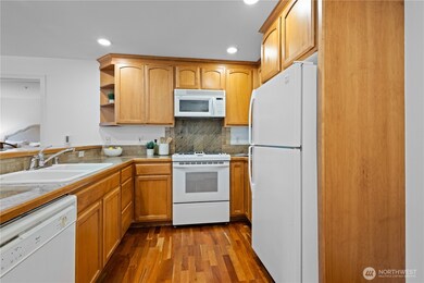 3121 W Government Way unit 302, Seattle, WA 98199 - photo 6