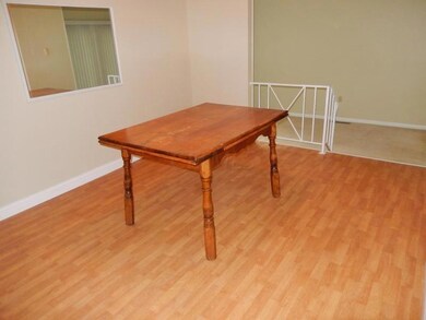 5277 Hedgewood Rd, Columbus, OH 43229 - photo 2