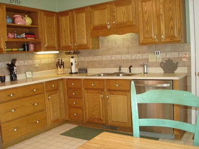 2888TULIP LANE 043