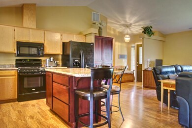 990 Sydney Ct, Central Point, OR 97502 - photo 6