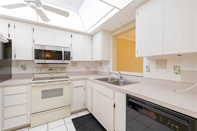 6999 W Cntry Club Dr N unit 125, Sarasota, FL 34243 - photo 7