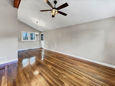 572 Coronation Dr, Franklin, MA 02038 - photo 4