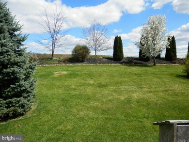 3774 Mountain Shadow Cir, Fayetteville, PA 17222 - photo 2