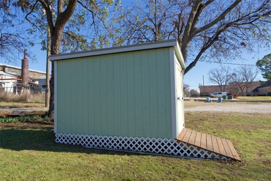 201 Water St, Whitesboro, TX 76273 - photo 5