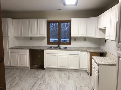 137 Friendship Dr, Hawley, PA 18428 - photo 4