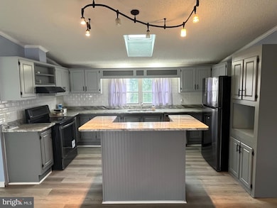 880 Royal Crest Dr, Martinsburg, WV 25401 - photo 7