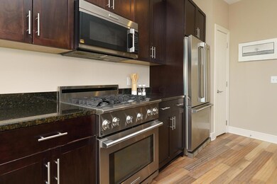 Eat-In Kitchen
