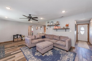 309 Mockingbird Ln, Decatur, TX 76234 - photo 3