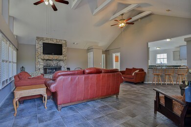 4821 County Road 424 unit 1, Alvin, TX 77511 - photo 5