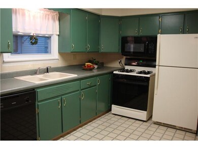 Kitchen Appliances included New Dshwsr & micro 12/