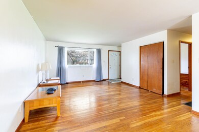 1407 Thurell Rd, Columbus, OH 43229 - photo 2