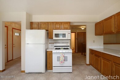 2218 Mapleton St NE unit 126, Grand Rapids, MI 49505 - photo 6