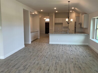 701 Bass Lake Ln, Cleburne, TX 76033 - photo 6