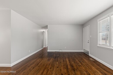 1016 Daniel Dr, Jacksonville, NC 28540 - photo 5