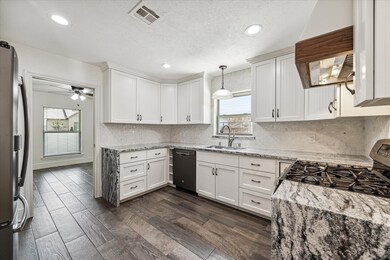 10010 Valley Forge Dr, Houston, TX 77042 - photo 4