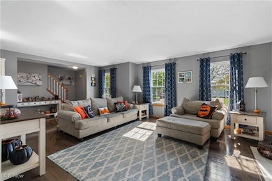 660 Oakcrest Dr, Wadsworth, OH 44281 - photo 6