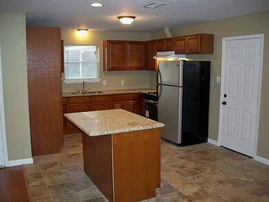 811 Hohl St, Houston, TX 77022 - photo 3