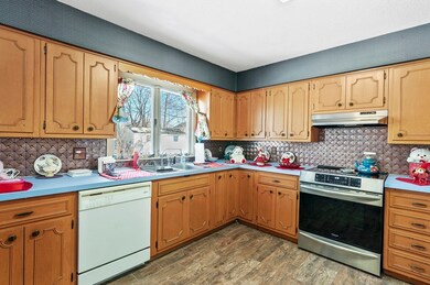 11 Yale St, Gardner, MA 01440 - photo 7