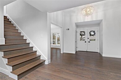 10341 Mohawk Ln, Leawood, KS 66206 - photo 4