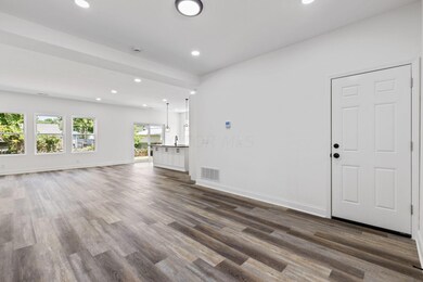 2024-8-7 243 Meyers Ave 018