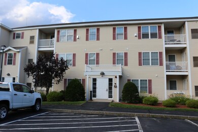 18 Crestview Cir unit 208, Londonderry, NH 03053 - photo 2