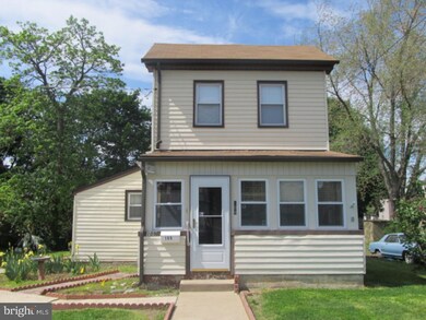 109 W Clayton Ave, Clayton, NJ 08312 - photo 3