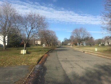 18 Candlelight Dr, Holmdel, NJ 07733 - photo 2