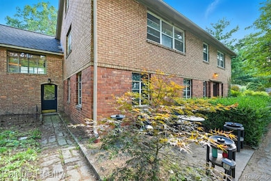 100 Lucy Rd, Howell, MI 48843 - photo 4