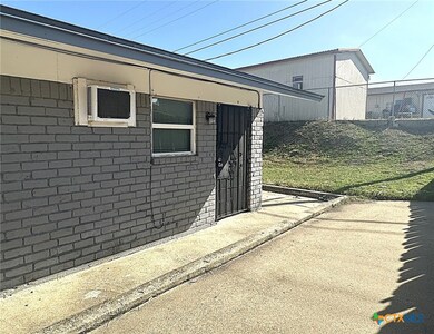 403 Sunset Ln unit F, Copperas Cove, TX 76522 - photo 2