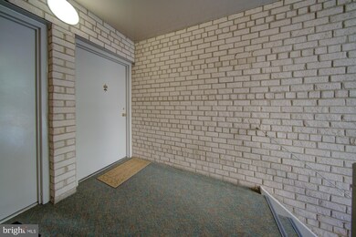 35 Canterbury Square unit 302, Alexandria, VA 22304 - photo 2