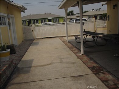 4230 W 105th St, Inglewood, CA 90304 - photo 2