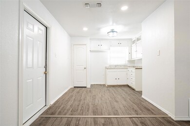 925 Indian Hills Dr, Grand Prairie, TX 75051 - photo 5