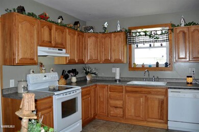 847 W Elk St, Freeport, IL 61032 - photo 6