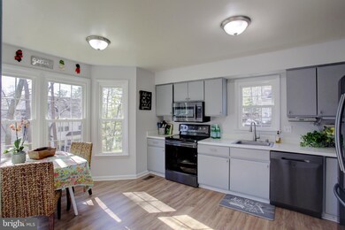 15053 Holleyside Dr, Dumfries, VA 22025 - photo 5