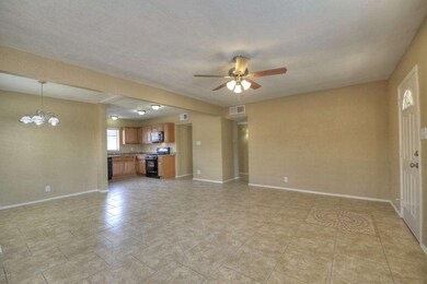 004_Living Room-Kitchen