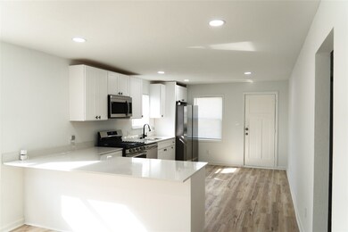 923 E 39th St, Houston, TX 77022 - photo 4